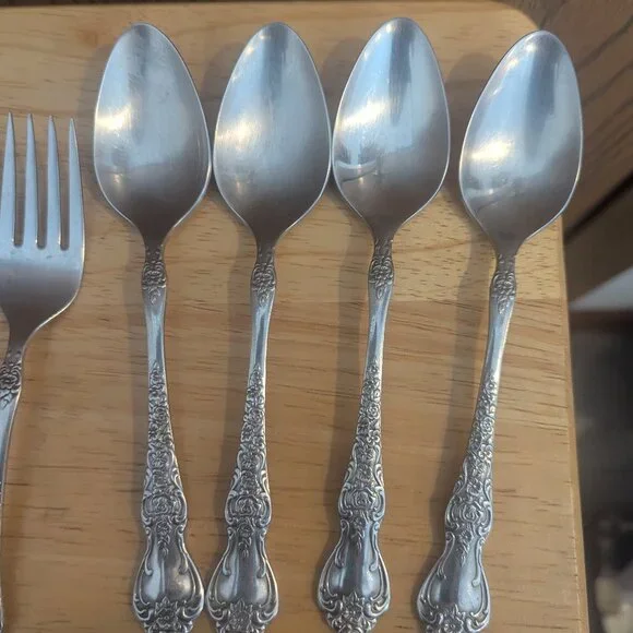 International LA FRANCE Decorator Stainless Silverware Flatware Dinner-20 Piece - Picture 6 of 8